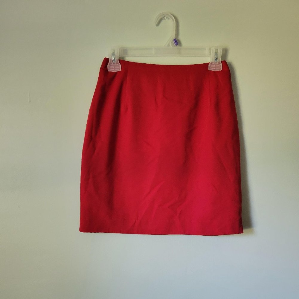 Simon Ellis Vintage Women's Size 6 Red Tulip Skirt with Side Zipper, Back Slit